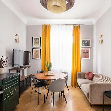Apartment Luxury Design 2br Cozy For 5