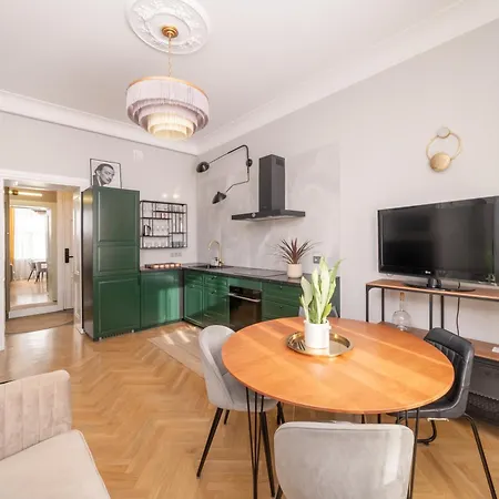 Apartment Luxury Design 2br Cozy For 5 Riga