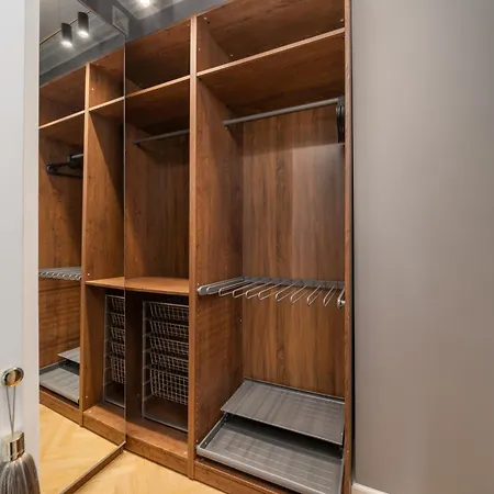 Apartment Luxury Design 2br Cozy For 5 *