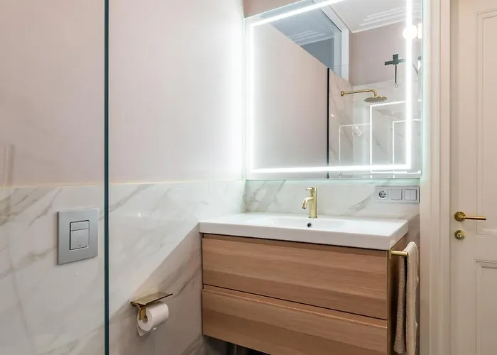 Apartment Luxury Design 2br Cozy For 5 *