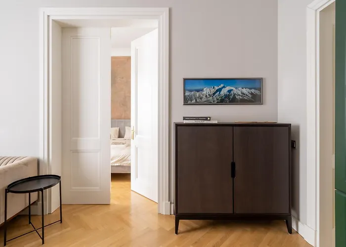 Luxury Design 2br Cozy For 5 Apartment