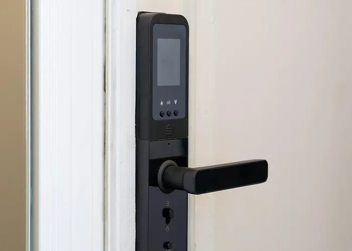 Apartment Luxury Design 2br Cozy For 5