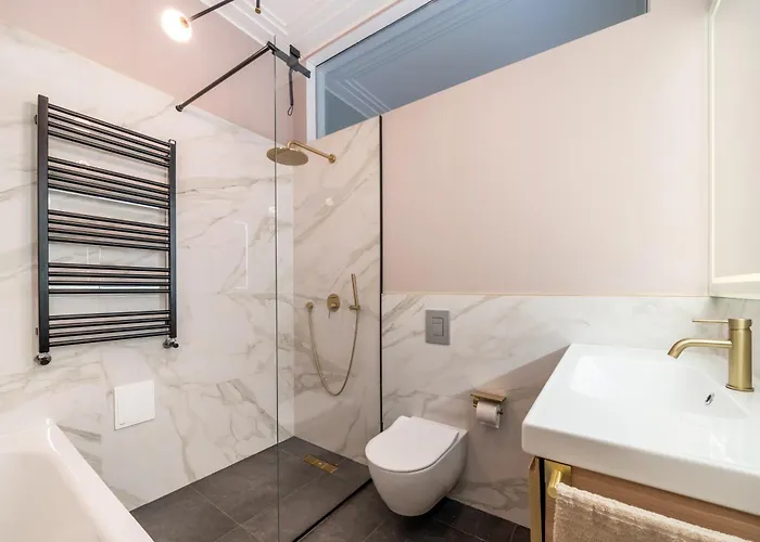 Luxury Design 2br Cozy For 5 * Riga