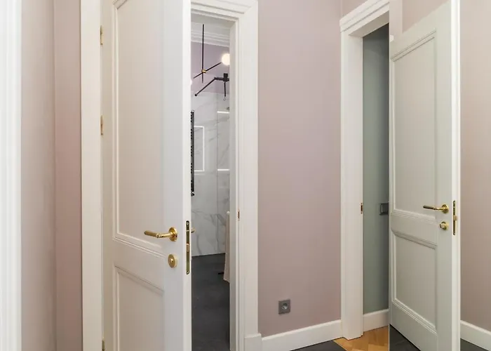 Dzīvoklis Luxury Design 2br Cozy For 5