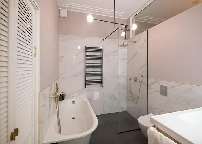 Luxury Design 2br Cozy For 5 * Riga