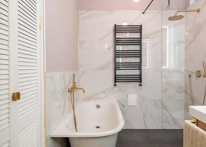 Dzīvoklis Luxury Design 2br Cozy For 5